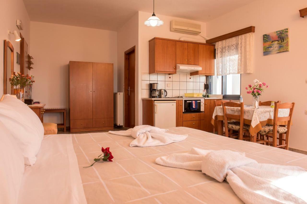 Roula Apartments 帕琉乔拉 外观 照片